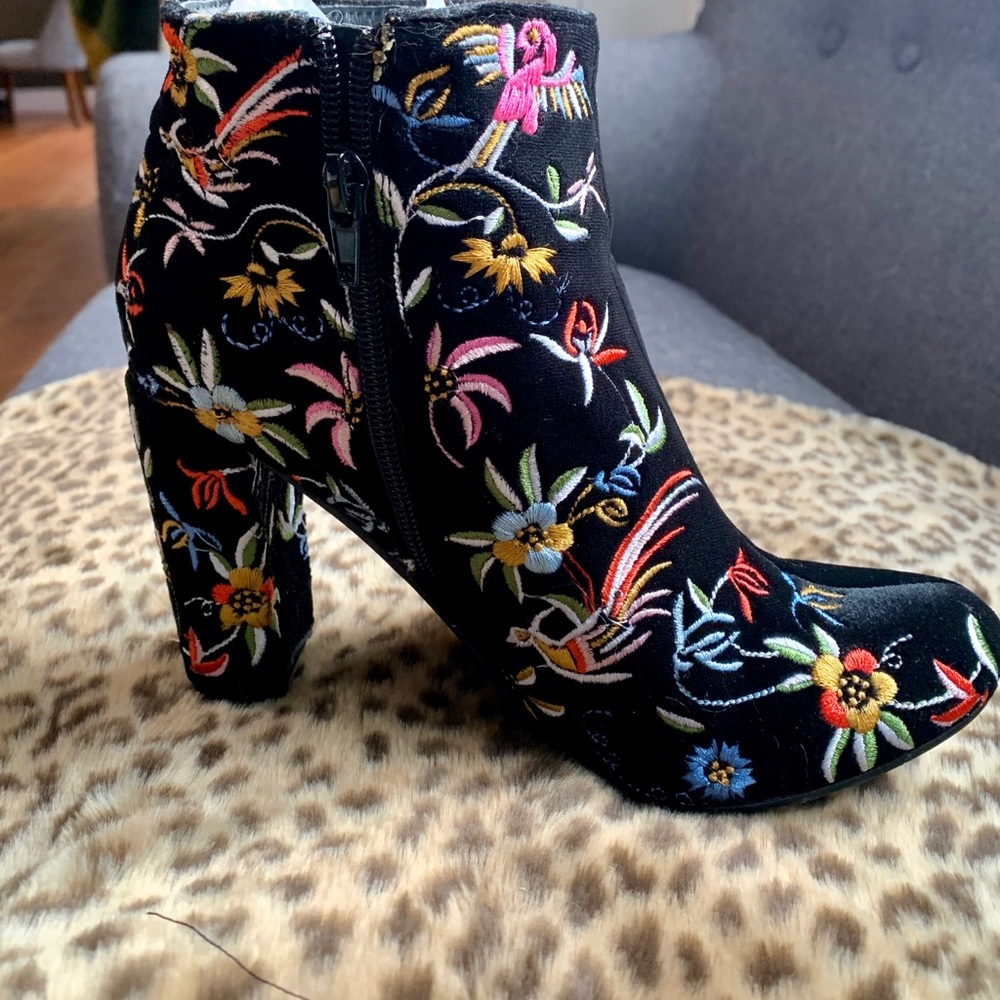 Embroidered Booties - Picture 2 of 6
